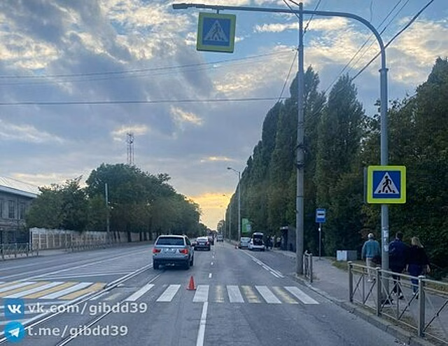 На Суворова легковушка сбила 8-летнюю девочку: водитель заявил, что ребенок переходил дорогу не по «зебре»