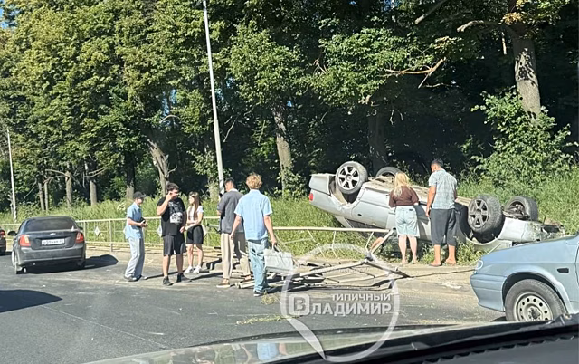 Под Боголюбово в ДТП перевернулась Audi