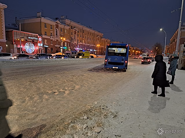 Кемеровская водительница заблокировала пассажиров в автобусе в час пик