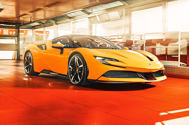 Ferrari SF90 stradale: электро-жеребец