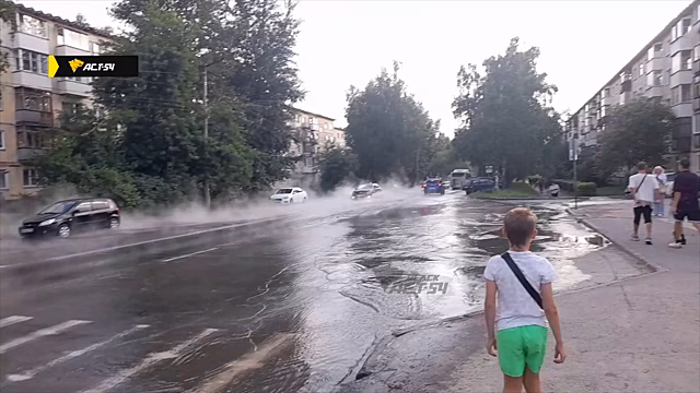 Кипятком залило одну из улиц Новосибирска