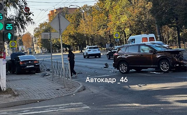 В Курске на ул.Радищева произошло жесткое ДТП