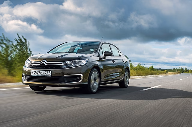 В России подешевели седаны Peugeot и Citroen