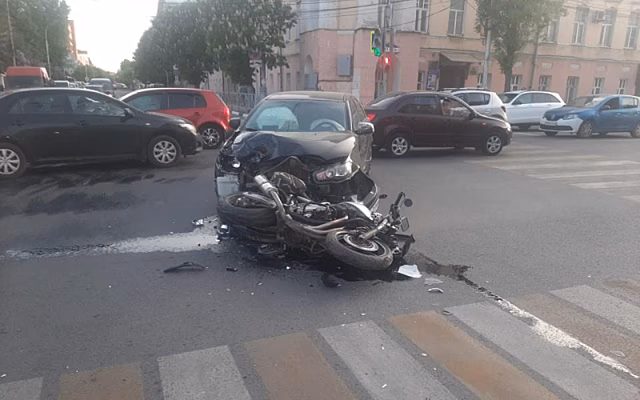 Установлена личность пострадавшего в ДТП в центре Рязани мотоциклиста
