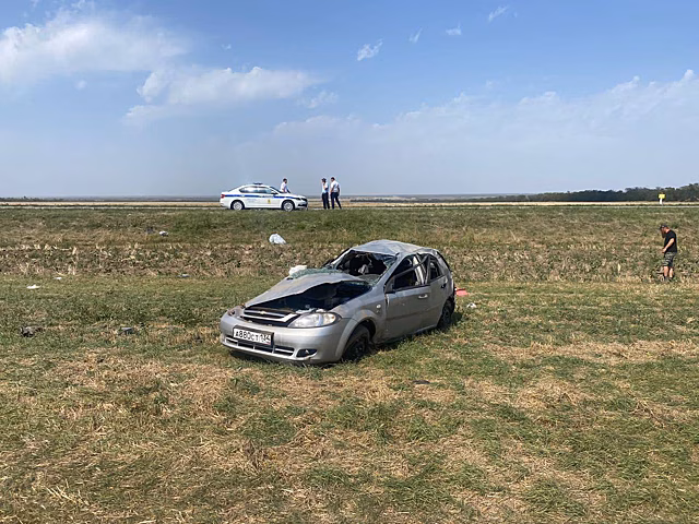 Смертельное ДТП: на Дону автомобиль опрокинулся в кювет