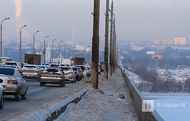 Яму на Мызинском мосту устранили после жалоб нижегородских водителей