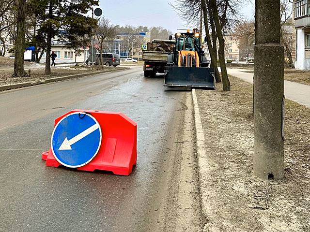 На участке улицы Комсомольской в Заречном начаты работы по замене бордюров