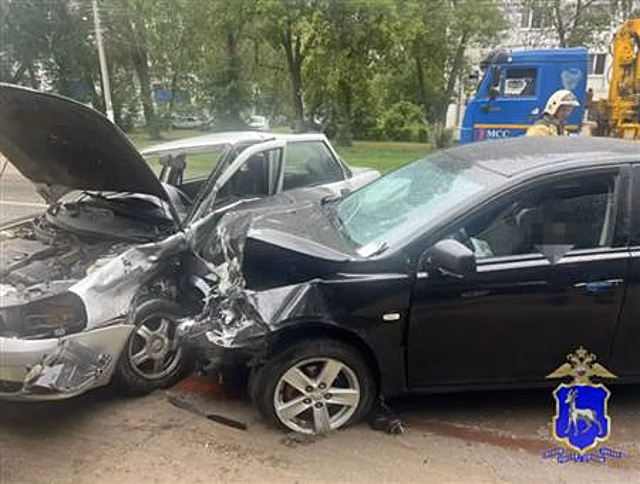 В Чапаевске скончался пенсионер, который на Priora протаранил Mitsubishi