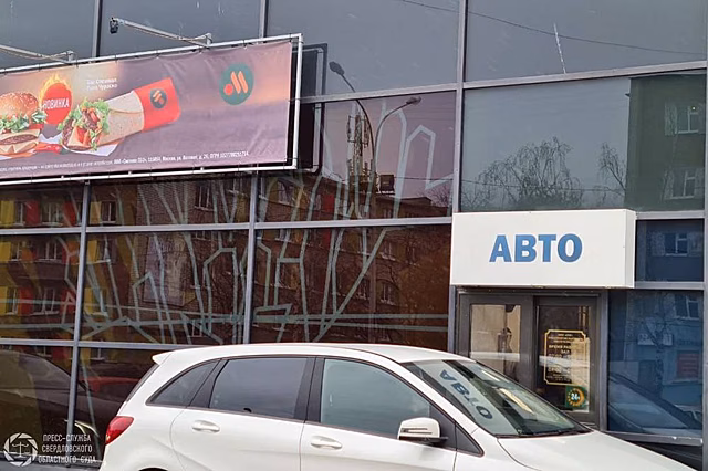 Екатеринбуржца отказались обслужить в ресторане "Вкусно – и точка" из-за того, что он был без машины