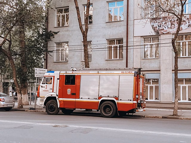 В Тольятти в многоэтажке загорелась квартира