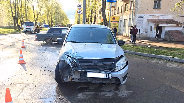 Женщину госпитализировали после ДТП в Вологде