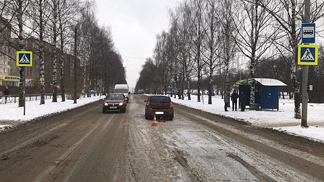          В Кирове водитель на «Рено Сандеро» сбил 8-летнюю девочку на пешеходном переходе       