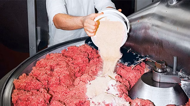 Сотрудник нижегородского мясокомбината лишился руки на производстве