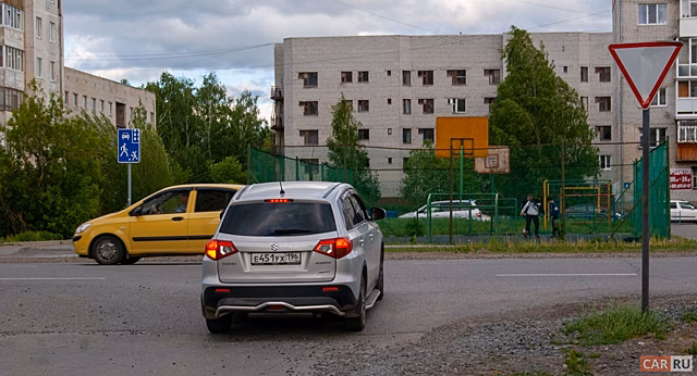 Новый Mercedes T-Class 2022 попал на шпионские снимки без камуфляжа
