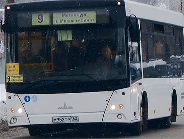 В Самаре два автобуса изменили схемы движения из-за провала асфальта