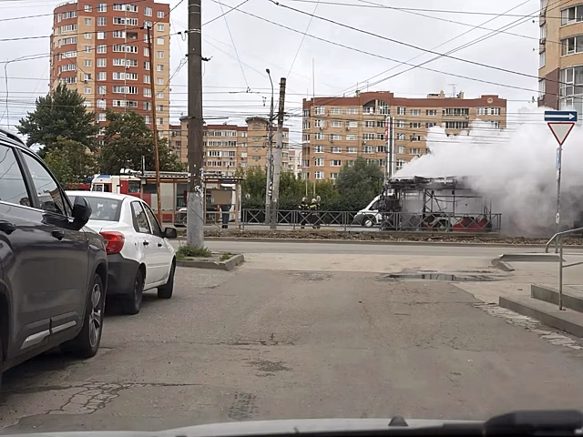 В Туле загорелся троллейбус на остановке Вознесенского