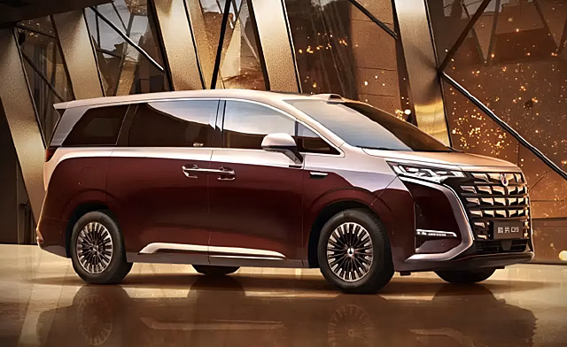 BYD выпустил обновленный минивэн Denza D9 с супербыстрой зарядкой