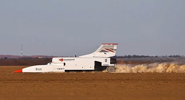 Проект Bloodhound SSC ищет инвесторов для попытки установления мирового рекорда скорости