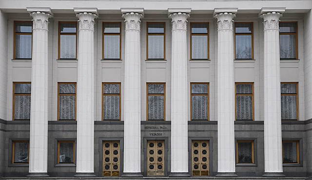 Рада одобрила закон о штрафе до 1,5 тысячи долларов для уклонистов