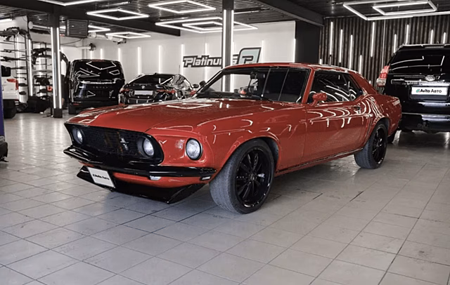 Ford Mustang 1969 года выпуска продают в Санкт-Петербурге за 9,95 млн рублей