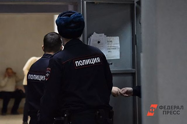 Толпа подростков избила сверстника в Красноярске: поставили на колени и издевались