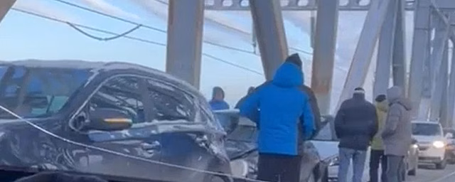 В Ульяновске на Императорском мосту 6 января произошло ДТП с участием шести автомобилей