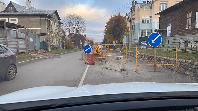Водители жалуются на безобразный участок дороги в самом центре Костромы