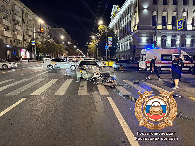 В центре Ростова в ДТП пострадали 3 человека, все были госпитализированы с травмами