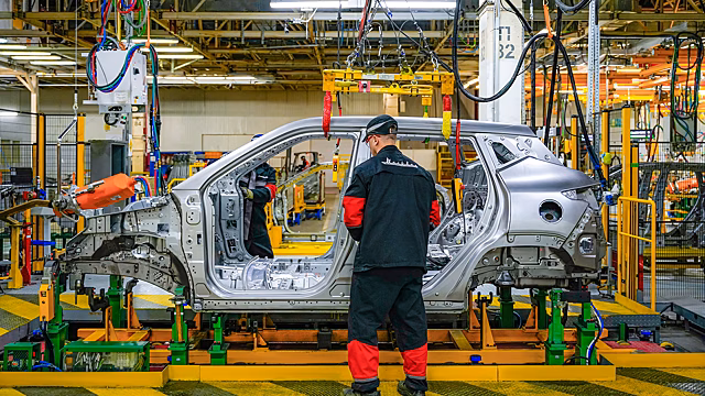 Стало известно, сколько платят на российских автозаводах