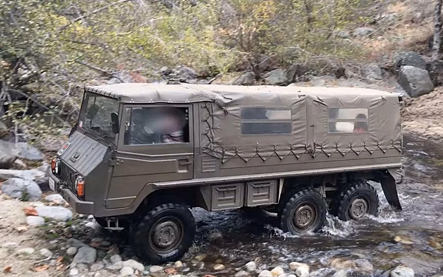 Вездеход Pinzgauer 6×6 превратили в электромобиль