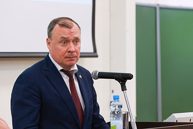 Глава Екатеринбурга Алексей Орлов поручил срочно отремонтировать дорогу на Ленина