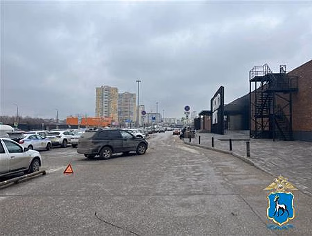 Водитель SsangYong сбил старушку на парковке самарского ТЦ