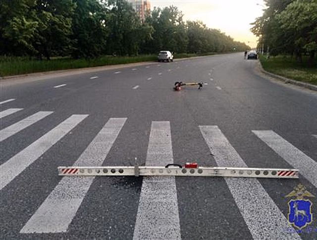 Два подростка на электросамокате попали под машину в Тольятти