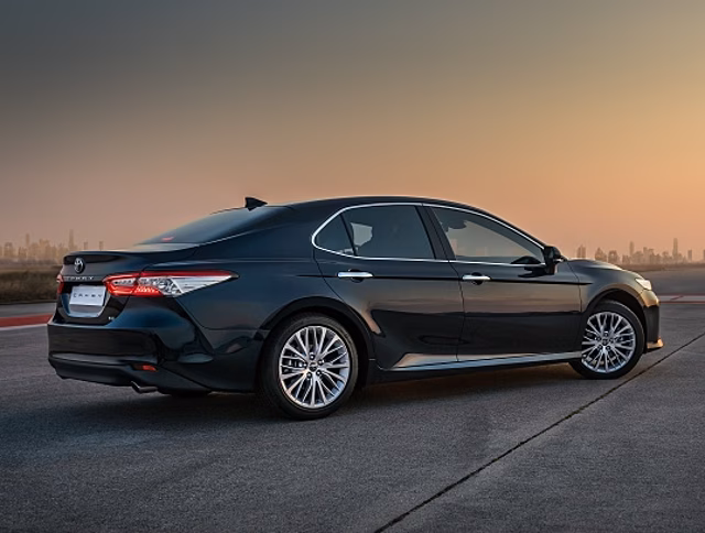 На скорую руку: новые Toyota Camry для правительства Челябинской области заняли гараж больницы