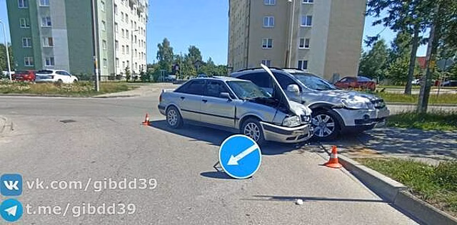 В Калининграде две машины не поделили дорогу, в аварии пострадала 7-летняя девочка