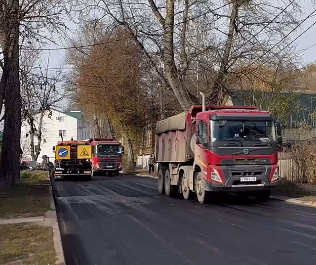 На улице Подвойского начали укладывать асфальт