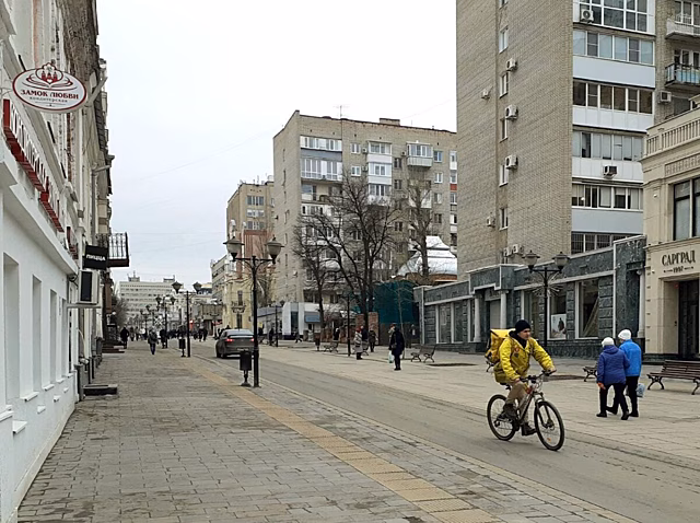 ГИБДД проверят автохамов в центре Саратова из-за жалоб пешеходов