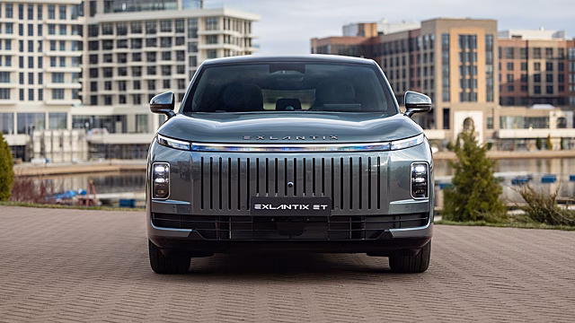 В российских автосалонах появился гибридный кроссовер Exlantix ET