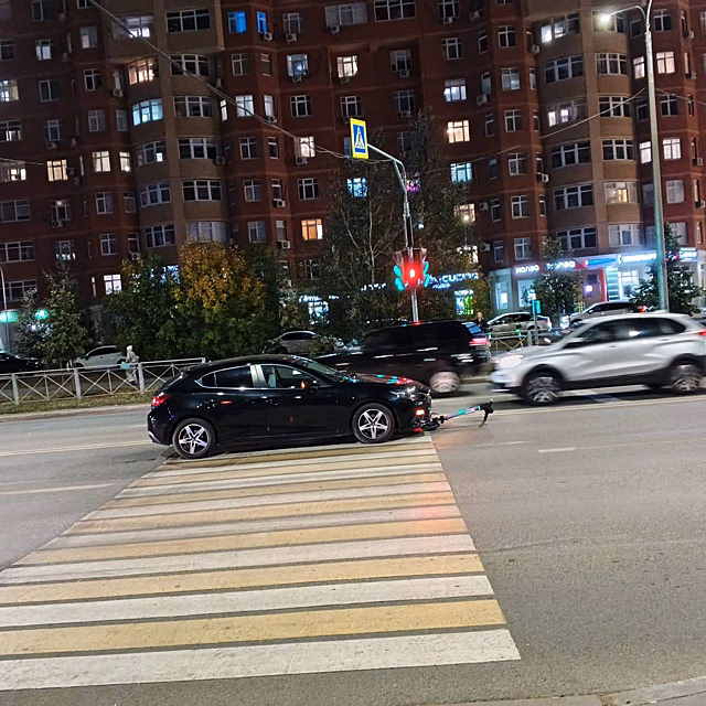 В Оренбурге на улице Салмышской в ДТП пострадал водитель электросамоката