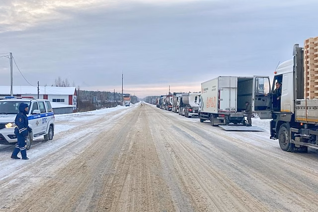 Из-за непогоды ГИБДД ограничила движение автобусов в Свердловской области