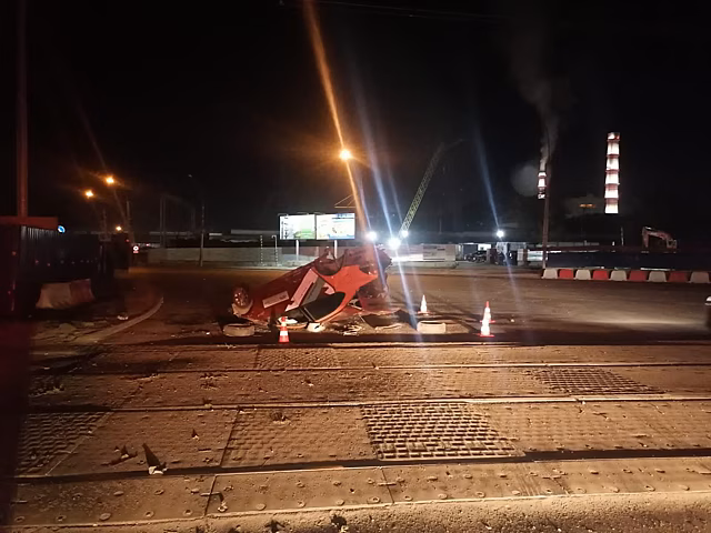 «Делимобиль» сделал тройное сальто на площади Труда: есть пострадавшие
