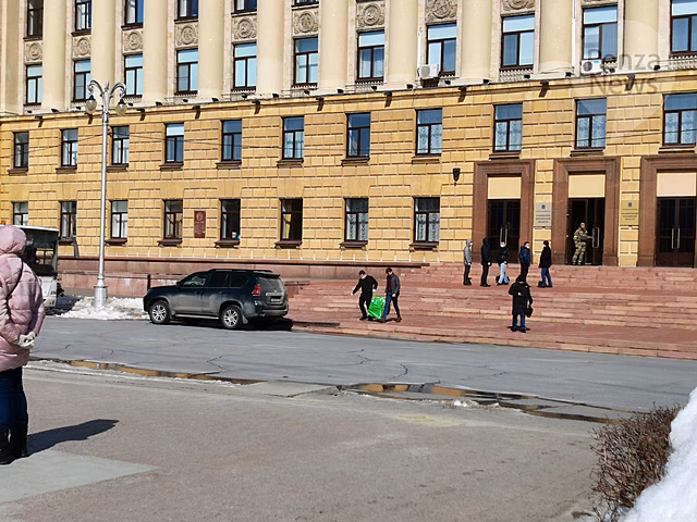 Задержание Белозерцева: из здания пензенского правительства вынесли большую сумку