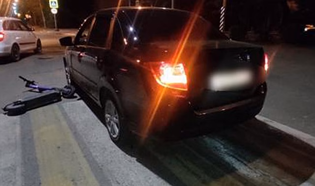 Под Волгоградом легковушка сбила 14-летнюю девочку на самокате