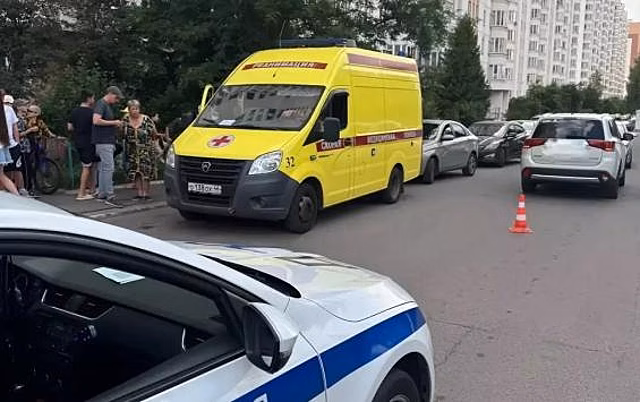 В Курске на проспекте Победы 12-летний мальчик пострадал под колесами иномарки во дворе