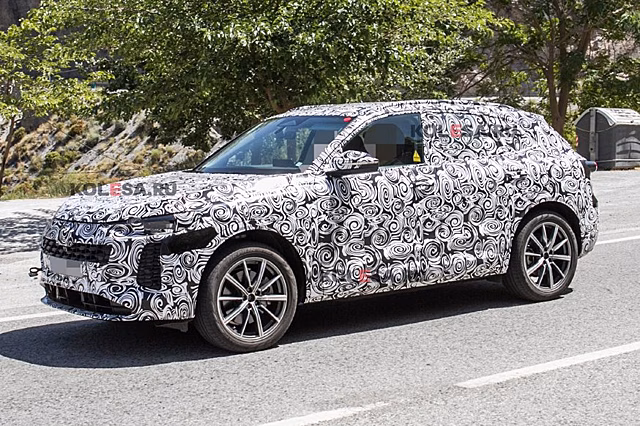 Audi SQ5 готовится к смене поколения: спортивный кроссовер отправили на тесты