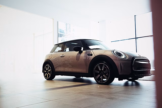 MINI привезла новую спецверсию хэтчбеков MINI Cooper Camden Edition в РФ в 2022 году