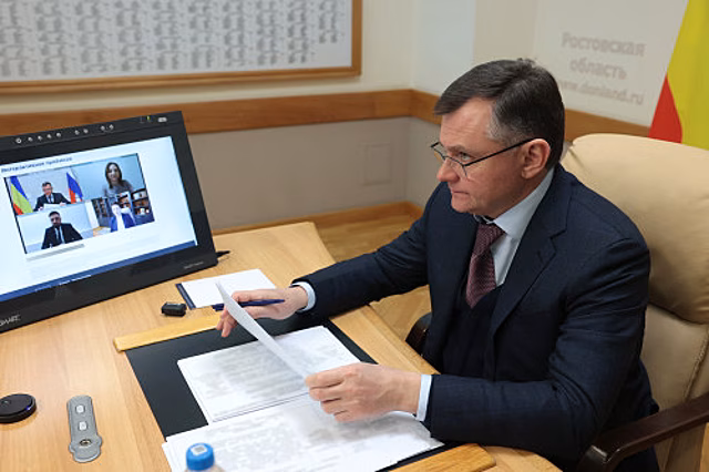 Юрий Слюсарь дал поручения по обращениям граждан на интерактивном приеме