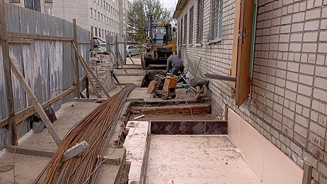 Ремонт крыльца проводят на новой подстанции скорой медицинской помощи в Вологде