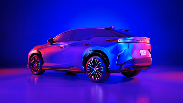 Новый кроссовер Lexus, 16 электрокаров Toyota и рамный внедорожник Ford: главное за неделю