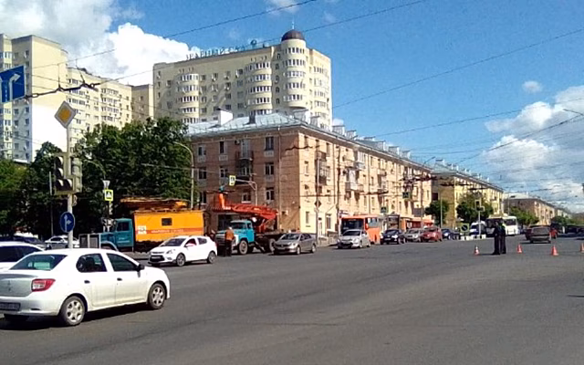 В Рязани на центральной улице образовалась пробка из-за обрыва проводов